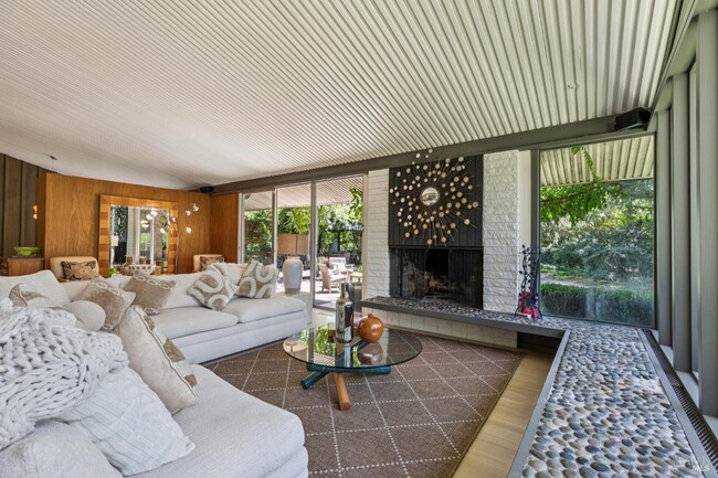 Building Photo - 1819 Zinfandel Ln