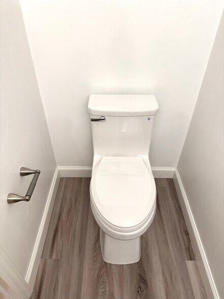 Main Level 1/2 Bath - 5801 Inman Park Cir