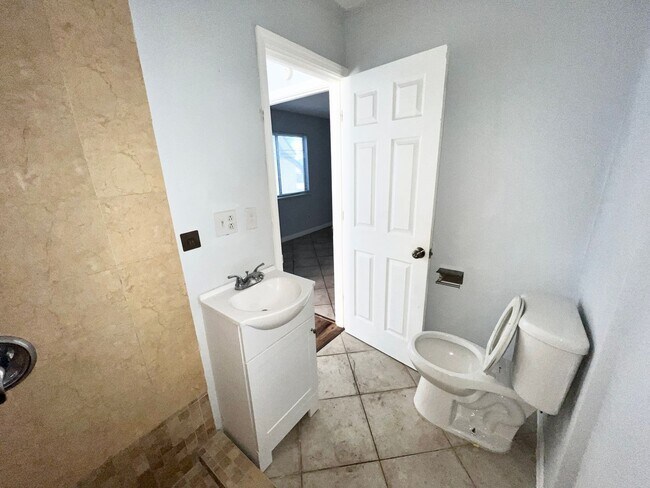 Building Photo - 5096 Spencer St