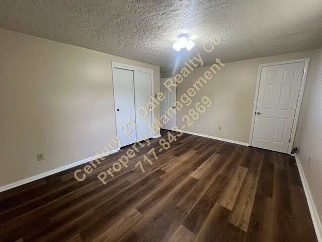 Building Photo - 2 Bedroom, 1.5 Bath in Dallastown