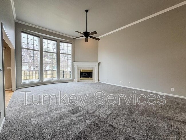 Building Photo - 717 Villa Plaza