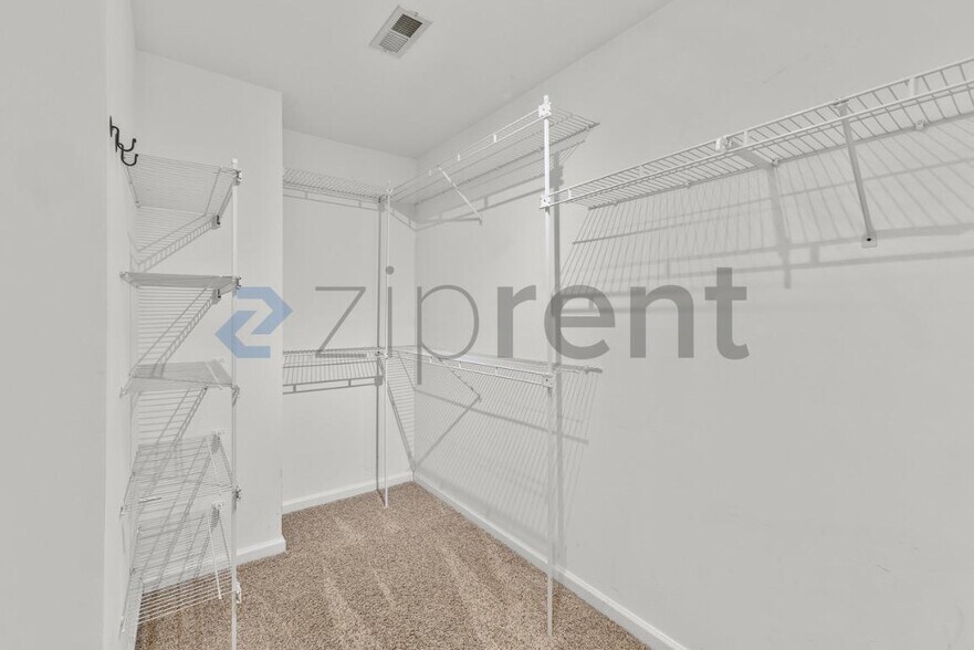 Building Photo - Unit