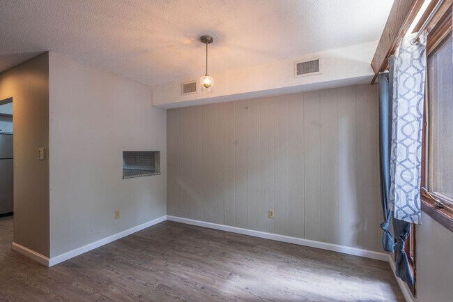 Building Photo - 115 Beechnut St