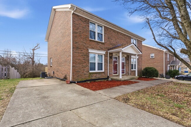 Building Photo - 405 Maryrose Dr