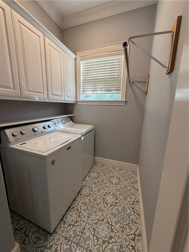 Building Photo - 422 J.T.L Pkwy