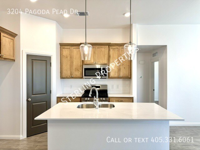 Building Photo - 3204 Pagoda Pead Dr