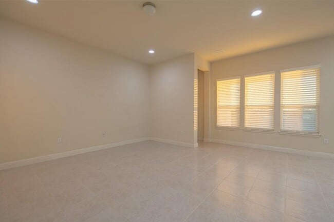 Building Photo - 14928 Iveans Way