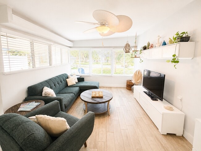 Building Photo - 14014 Marguerite Dr