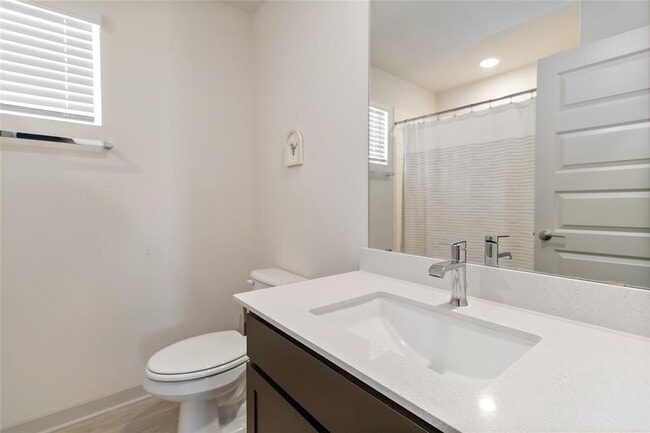 Building Photo - 105 New Hvn St