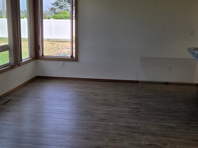 Building Photo - 2215 Terrace Dr