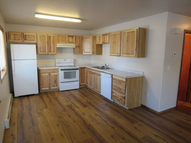 Building Photo - 2 Bedrooms 1 Bathroom 4 Plex - Belgrade