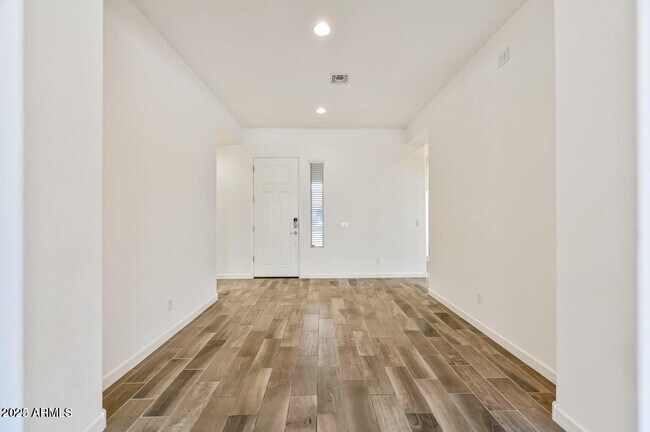 Building Photo - 19250 E Carriage Way