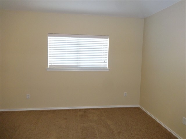 Building Photo - 2969 Lakeview Cir