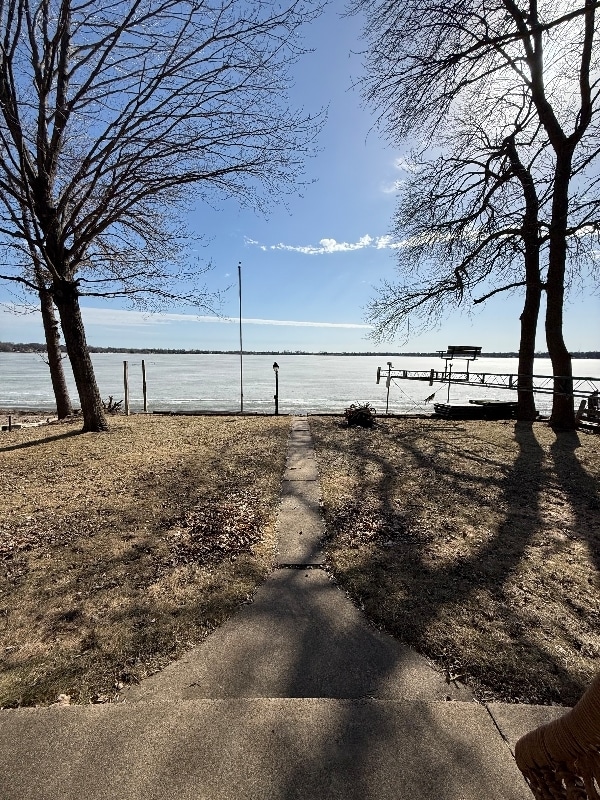 Building Photo - 1400 Woodlawn Beach