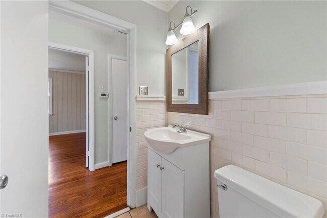 Building Photo - 2801 Wynnewood Dr