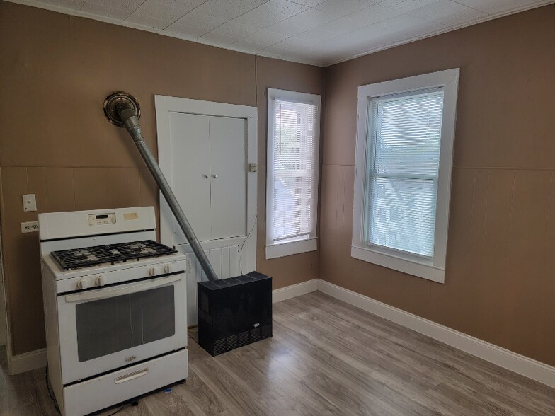 Primary Photo - 170 Canterbury St