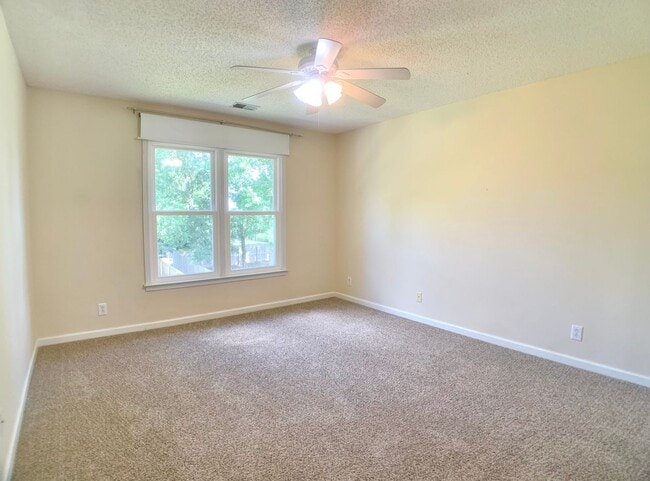 Building Photo - 141 Lyme Dr