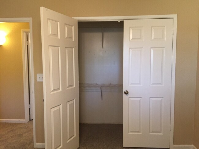 Building Photo - $2,295 Ashlan & Fowler, 3 Bedroom - Griffi...