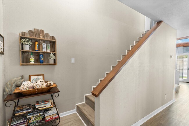 Building Photo - 10496 Summit Dr