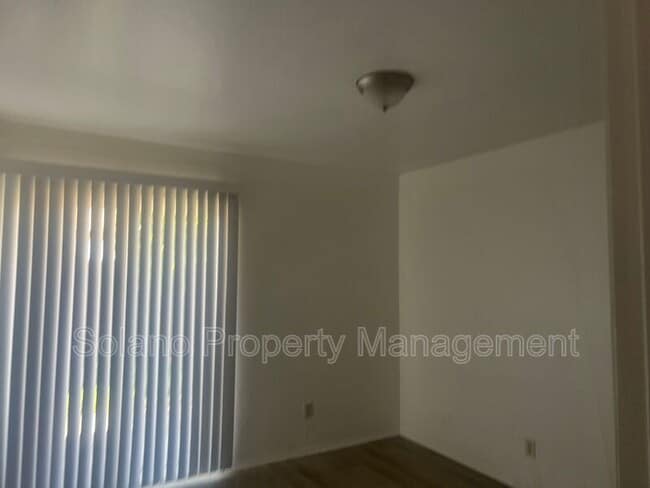 Building Photo - 1104 School St