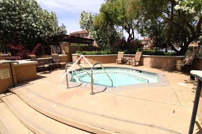 Building Photo - Beautiful Newer 1bd/1ba North Natomas Cond...