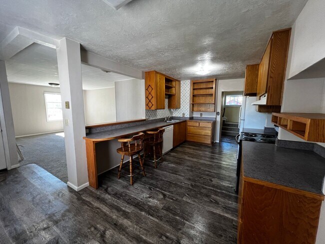 Building Photo - 3- bedroom 2-bathroom home in Pleasant Hill