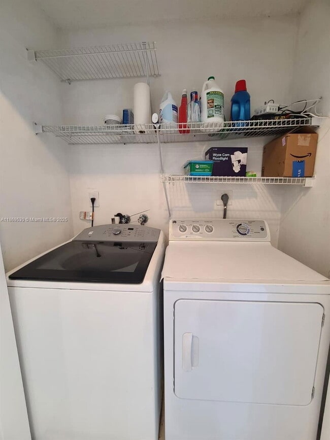 Building Photo - 305 NW 109th Ave