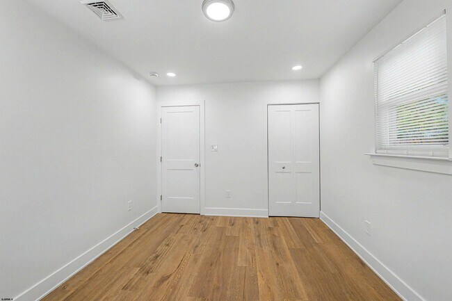 Building Photo - 1030 Neumark Ave
