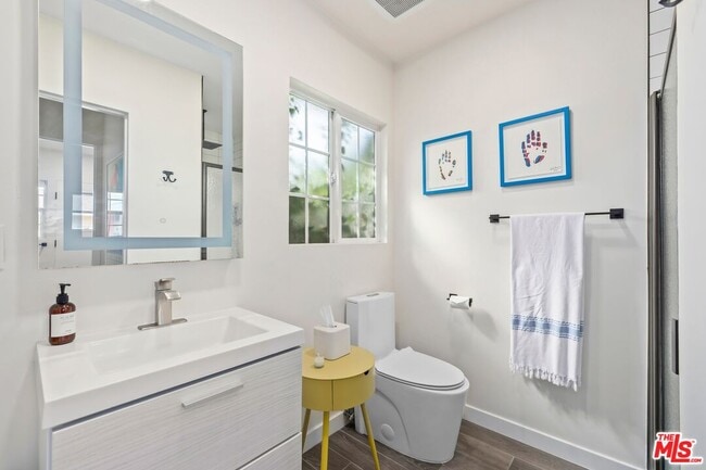 Building Photo - 9418 S 10th Ave