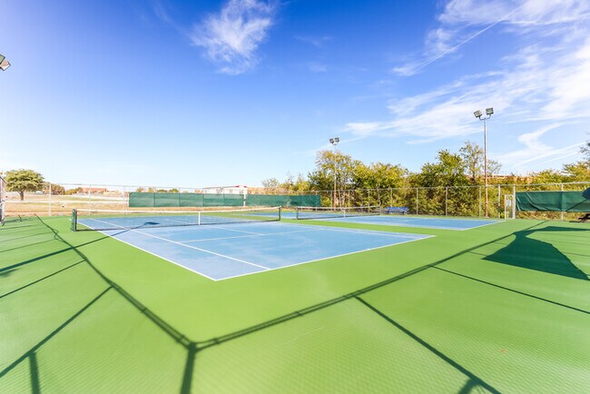 Building Photo - 3309 Sara Dr