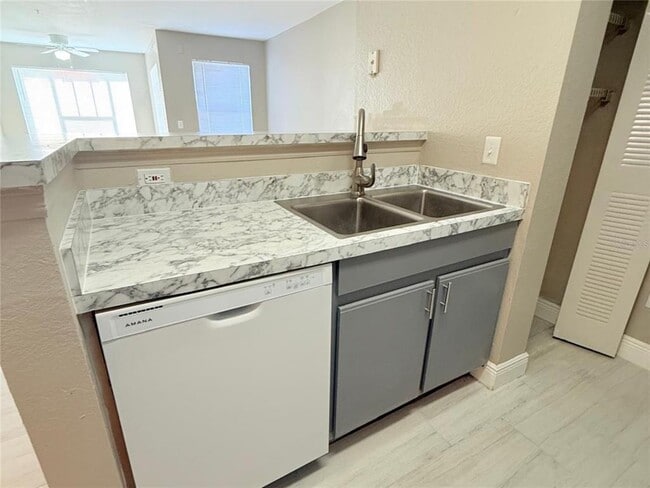 Building Photo - 2214 Grand Cayman Ct