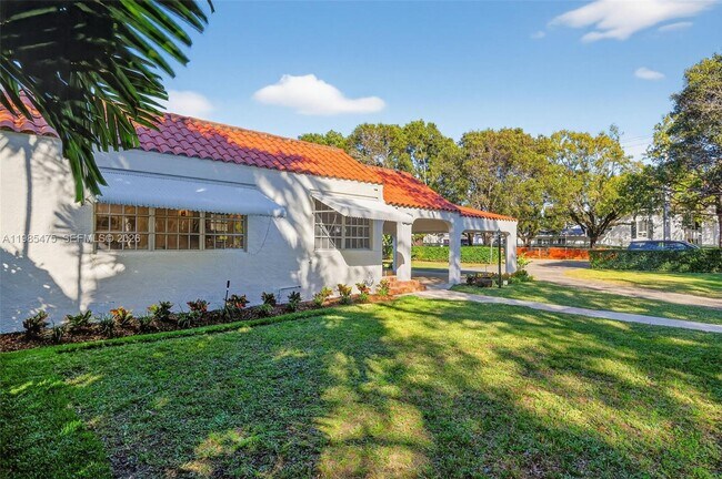 Building Photo - 1305 Alhambra Cir