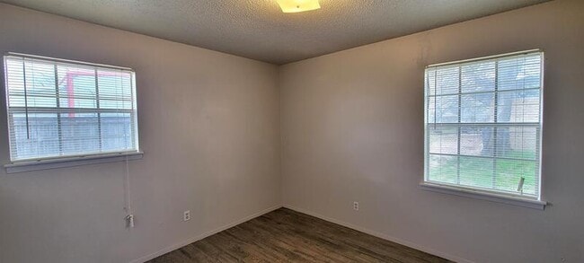 Building Photo - 218 Dodson St