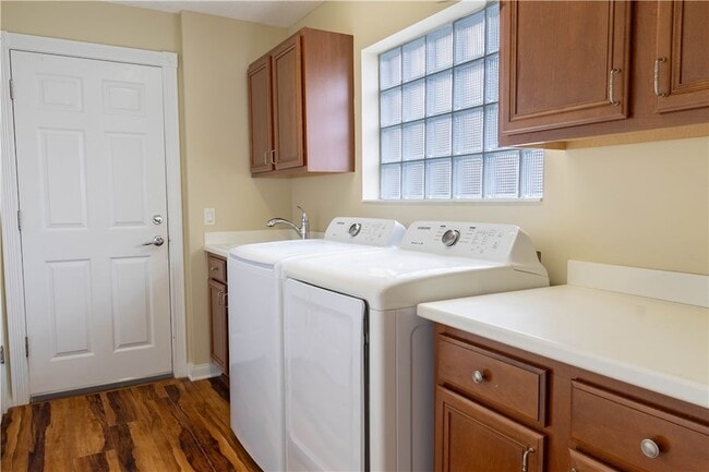 Building Photo - 5009 Corsica Square