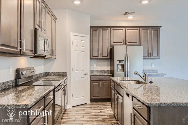 Building Photo - 4 br, 2.5 bath House - 12042 W Fillmore St...