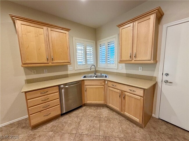 Building Photo - 6071 Saddle Horse Ave