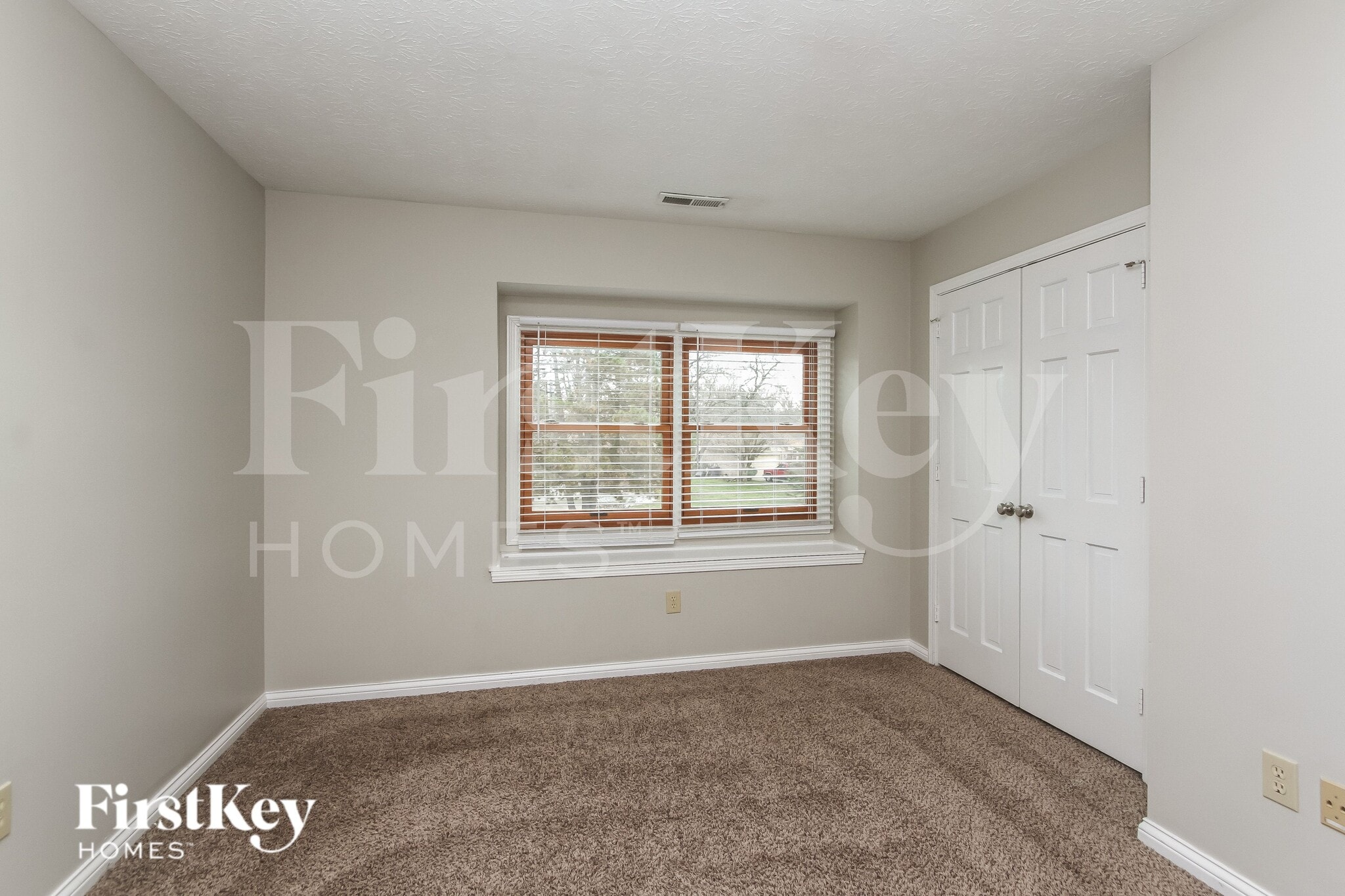 Building Photo - 458 Pebble Way