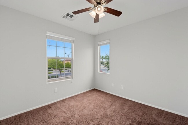 Building Photo - 2220 S Ponderosa Dr
