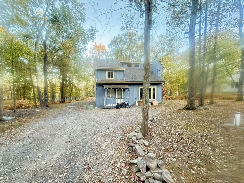 Primary Photo - 1049 Alpine Dr