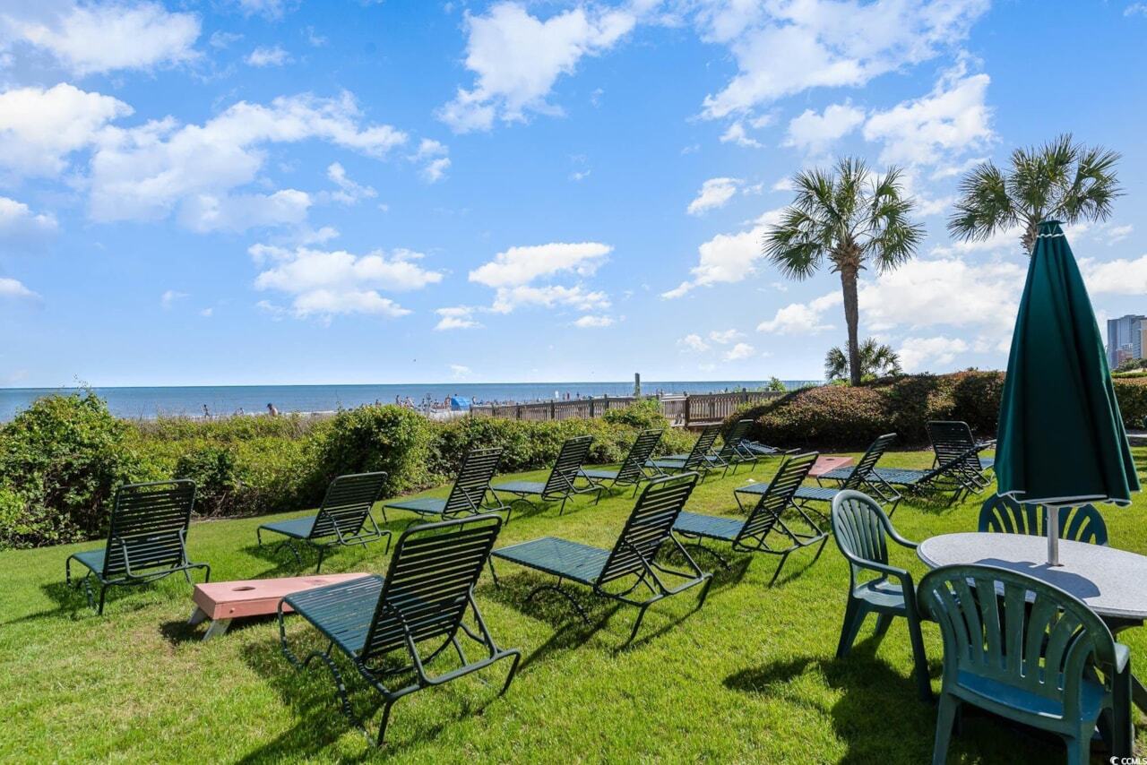 Ocean Front Lawn Area - 2406 N Ocean Blvd