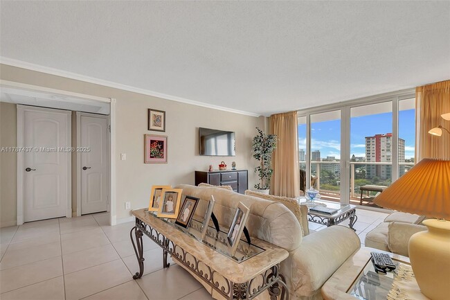 Building Photo - 3140 S Ocean Dr