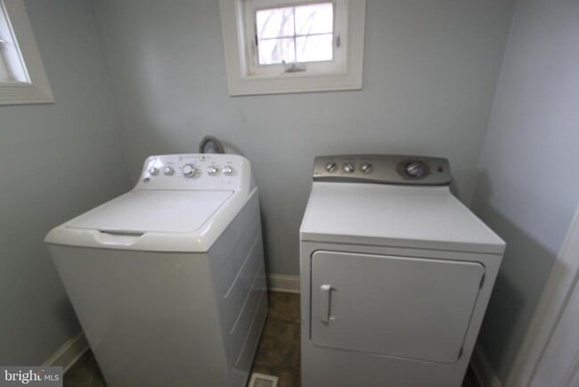 Building Photo - 5744 Charles Town Rd