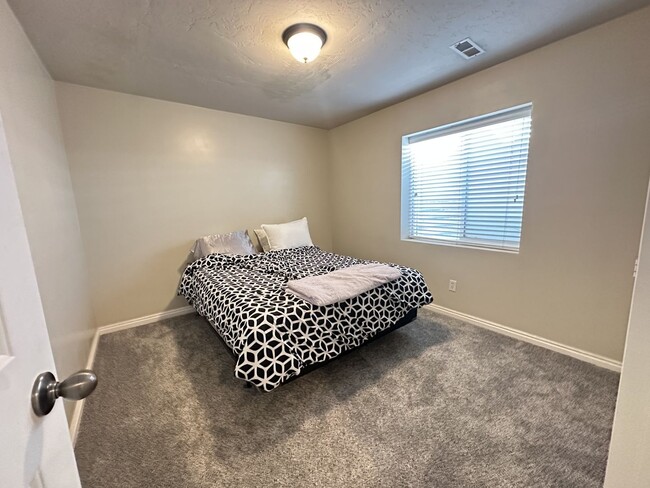 Building Photo - Large 4 bedroom end unit with fully fenced yard is a must see!!