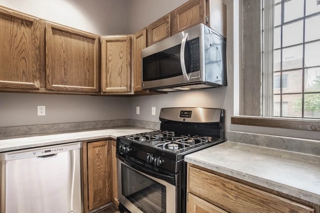 Building Photo - 611 N Park Ave