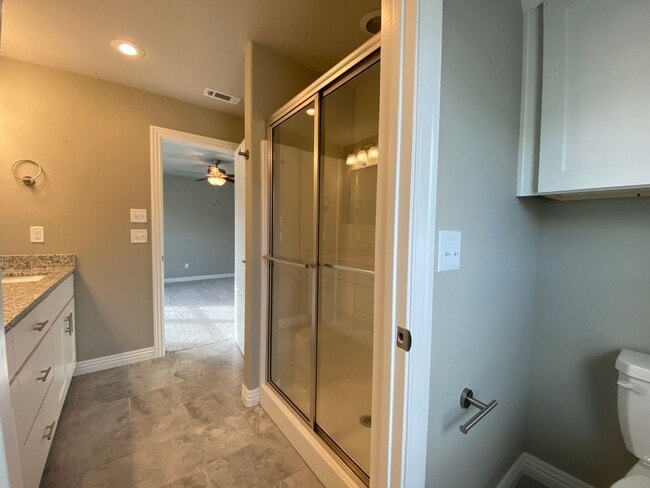 Building Photo - 2049 N Penelope Ln