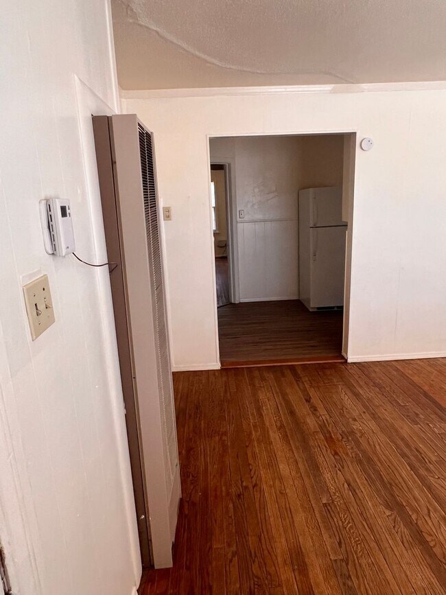 Building Photo - 3rd Street Duplex