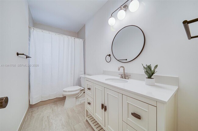 Building Photo - 104 Santander Ave