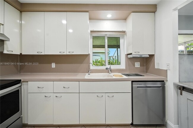 Building Photo - 8041 SW 20th Pl