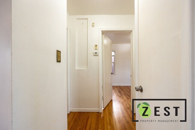 Building Photo - 2 BED 1 BATH SINGLE FAMILY HOME OPEN HOUSE...