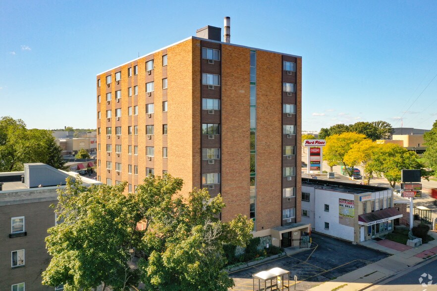 River Rise Apartments 3921 N Humboldt Blvd Milwaukee WI 53212